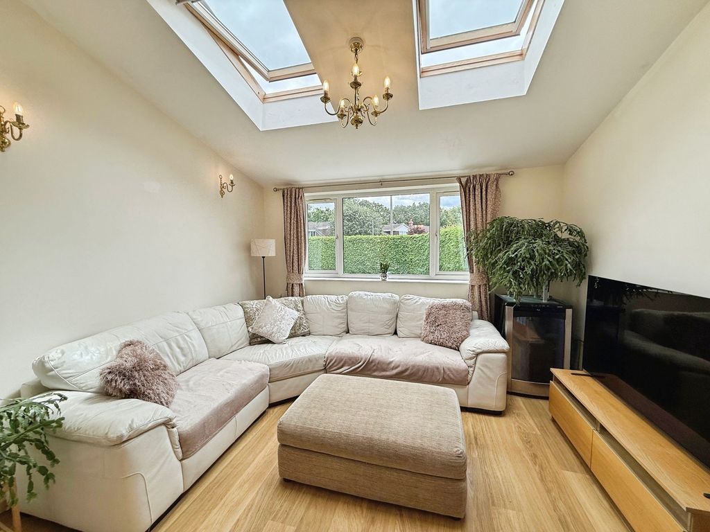 Property photo 3 of 28 Sitting Room