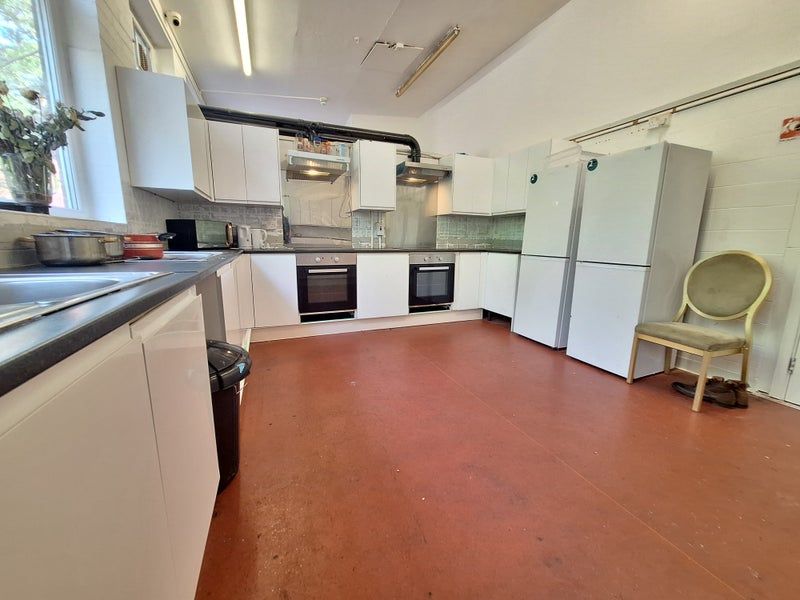 Property photo 3 of 9 Kitchen