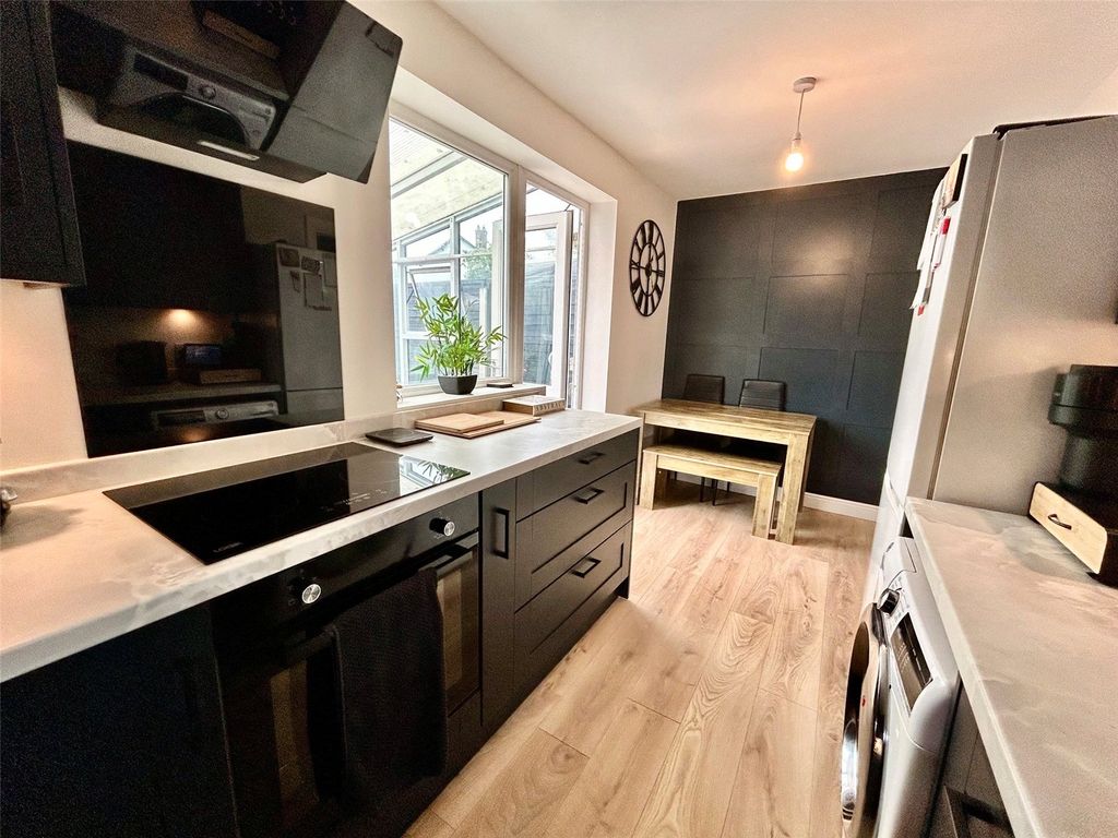 Property photo 3 of 16 Kitchen