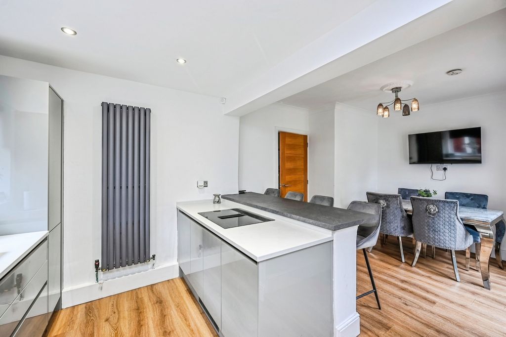 Property photo 2 of 17 Photo