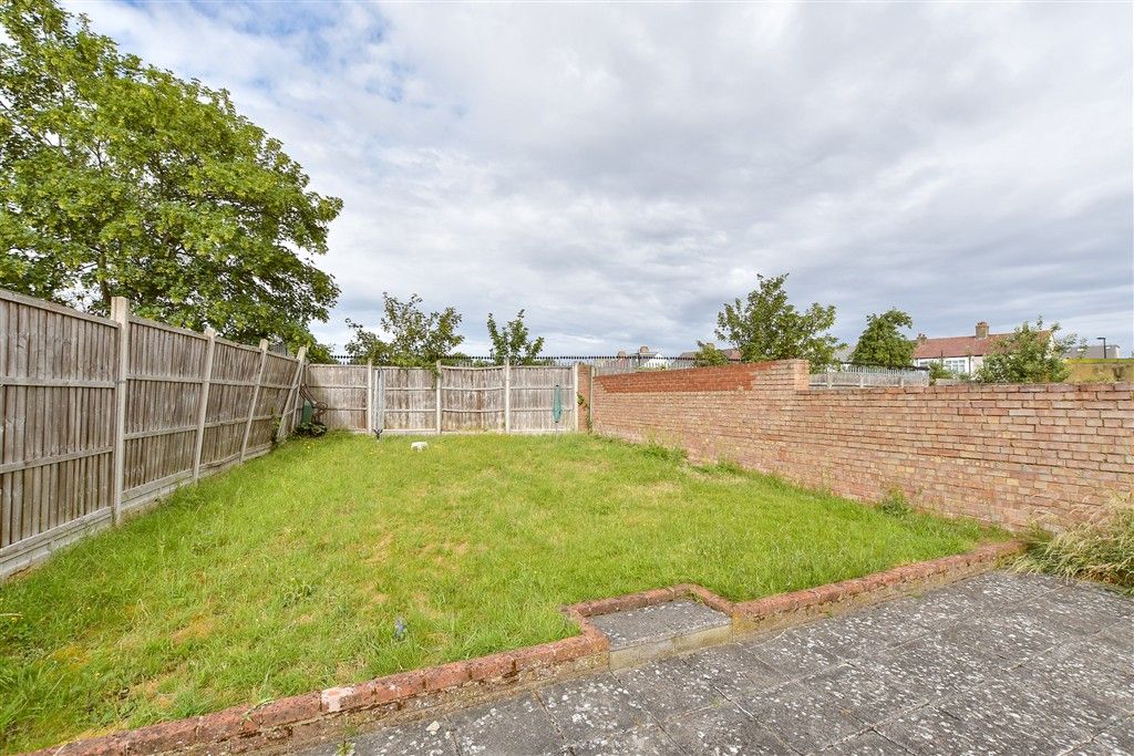 Property photo 1 of 8 Communal Gardens