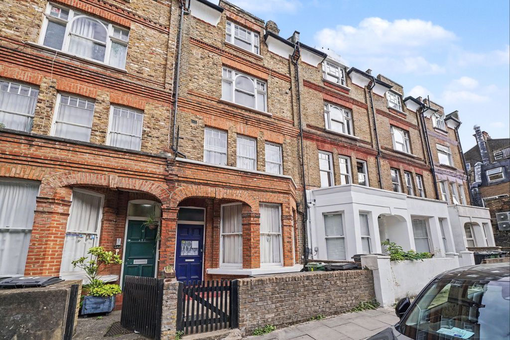 Property photo 2 of 9 8C Gascony Avenue, Kilburn, London Nw6 4Na