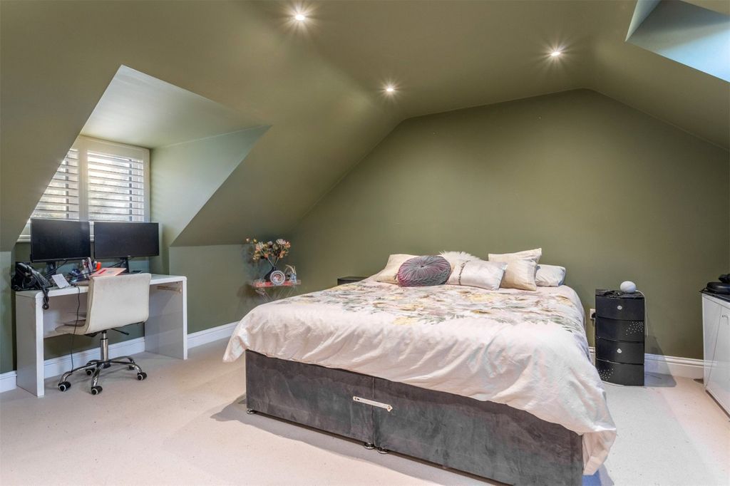 Property photo 3 of 17 Picture No. 14