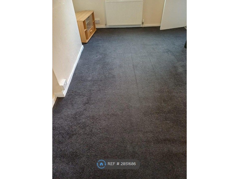 Property photo 1 of 4 Living Room