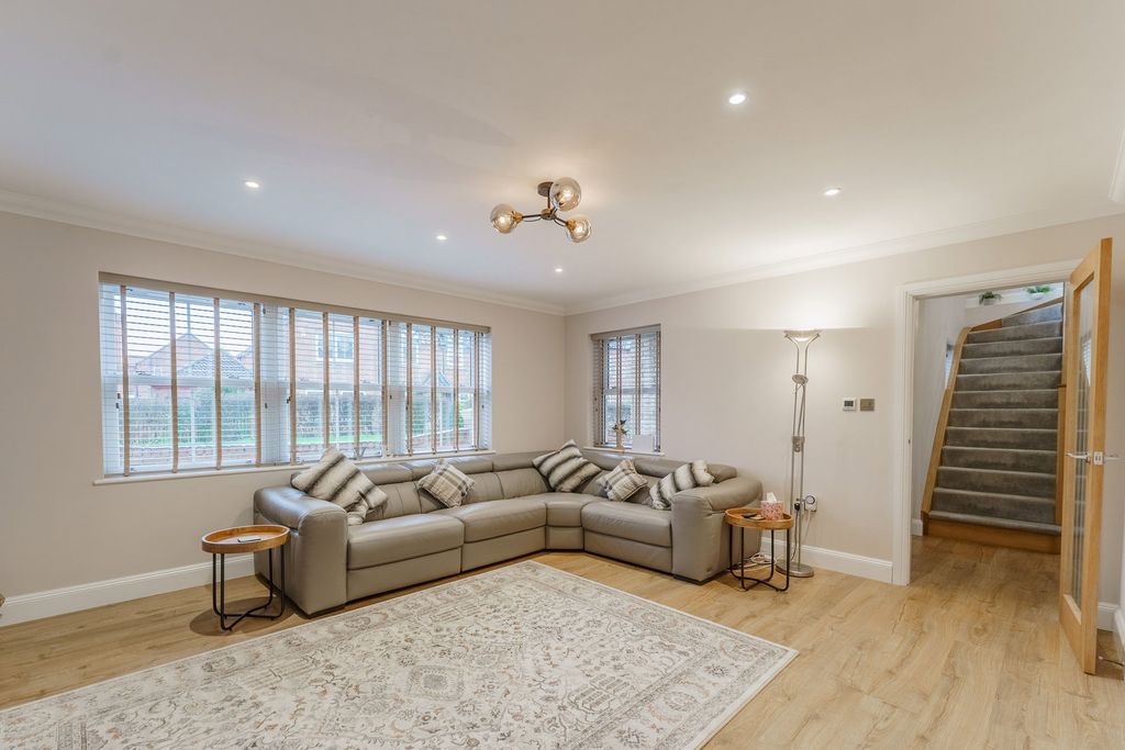 Property photo 3 of 35