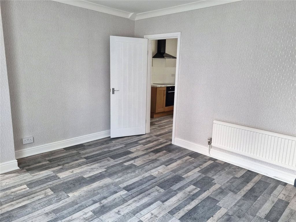 Property photo 3 of 11 Picture No. 10