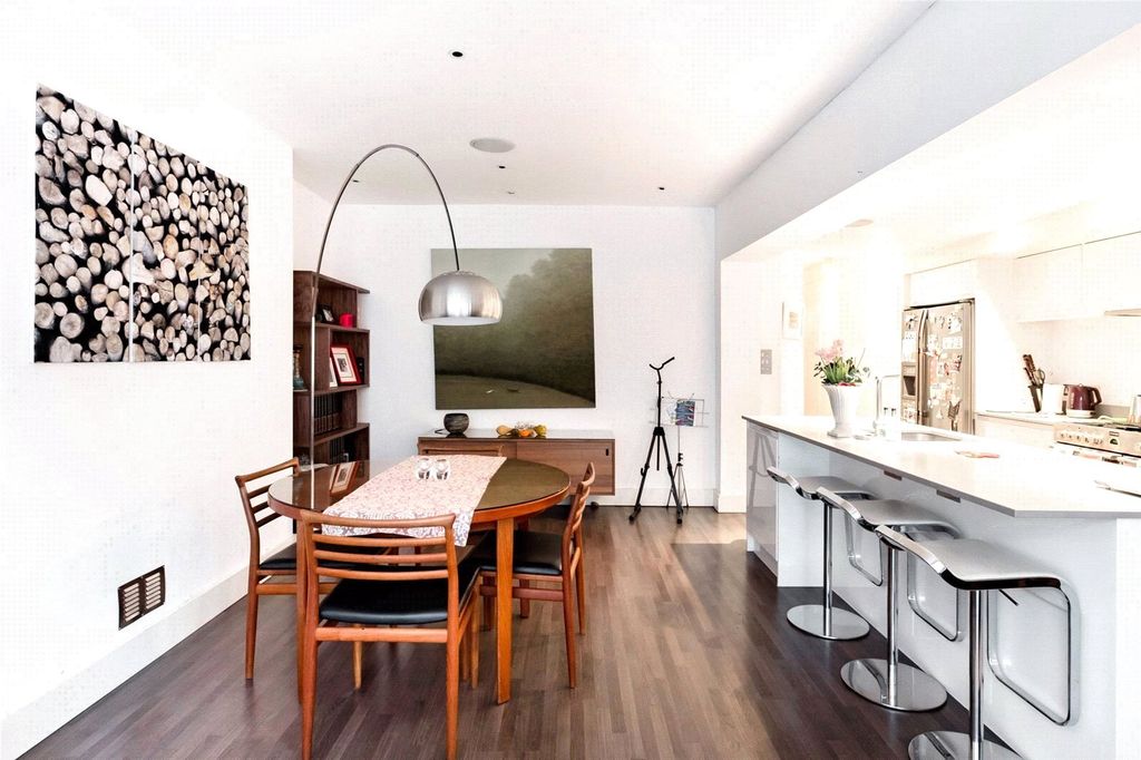 Property photo 3 of 12 Dining Area