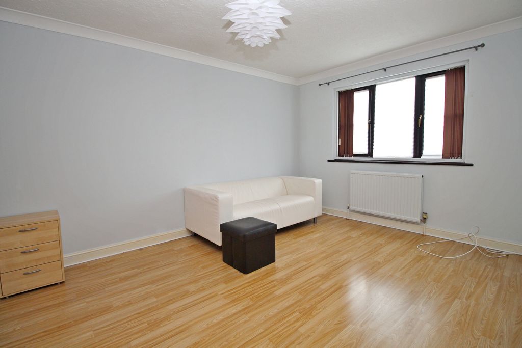 Property photo 2 of 5 Lounge