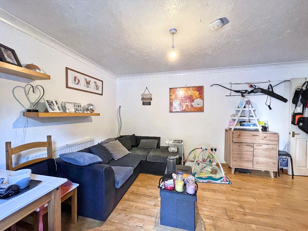 Property photo 3 of 8 3