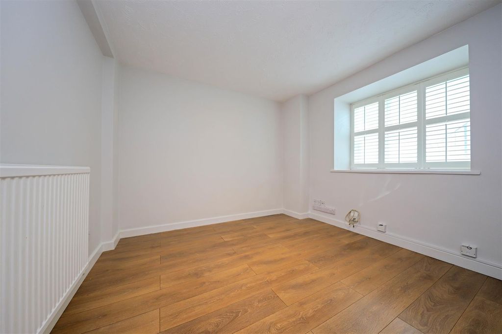 Property photo 3 of 11 Nicholas James Livingston Living_.Jpg