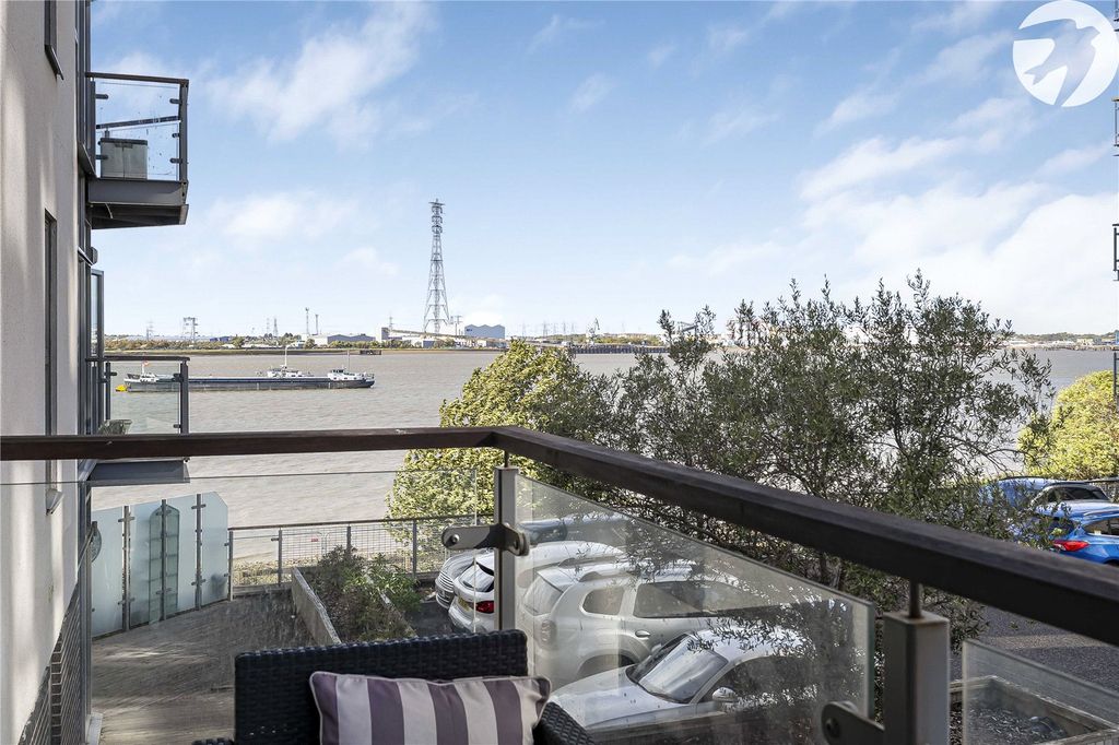 Property photo 3 of 20 Balcony