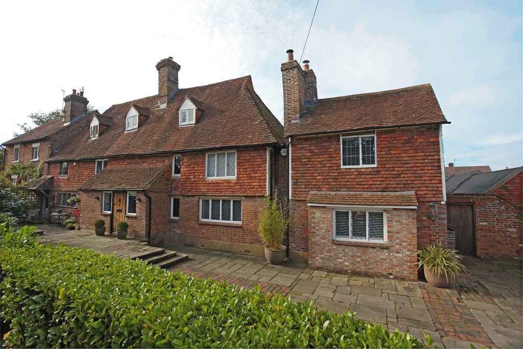 Property photo 1 of 15 4 Bed Unfurnished Detached