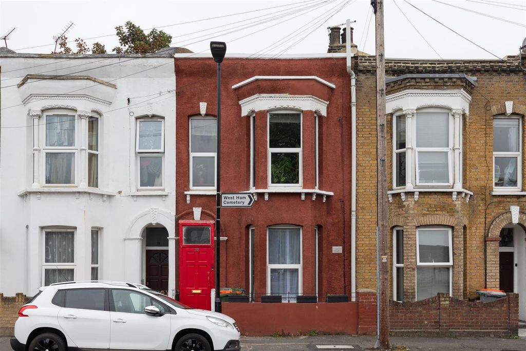 Property photo 1 of 13 Cruikshank Road E15