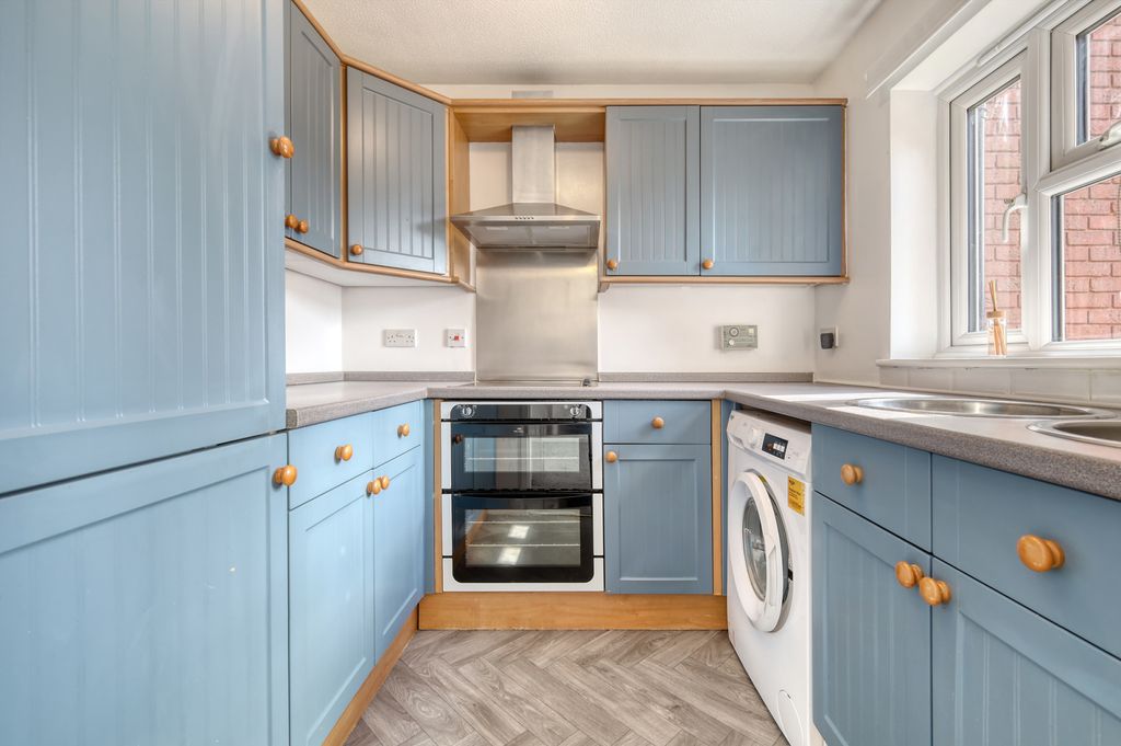 Property photo 1 of 8 Kitchen