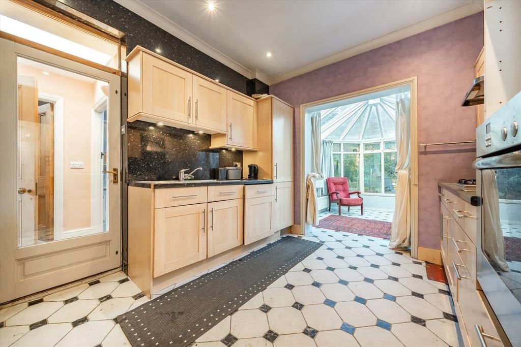 Property photo 2 of 6