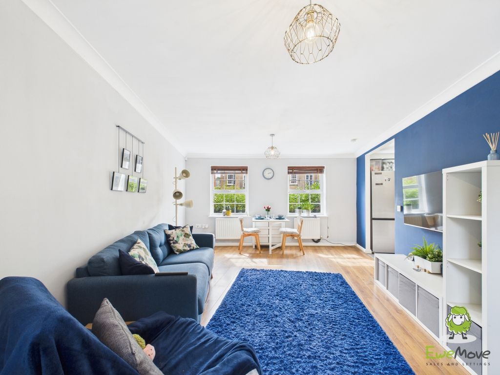 Property photo 3 of 10 Ewemove Estate Agents Basingstoke - Compton Way