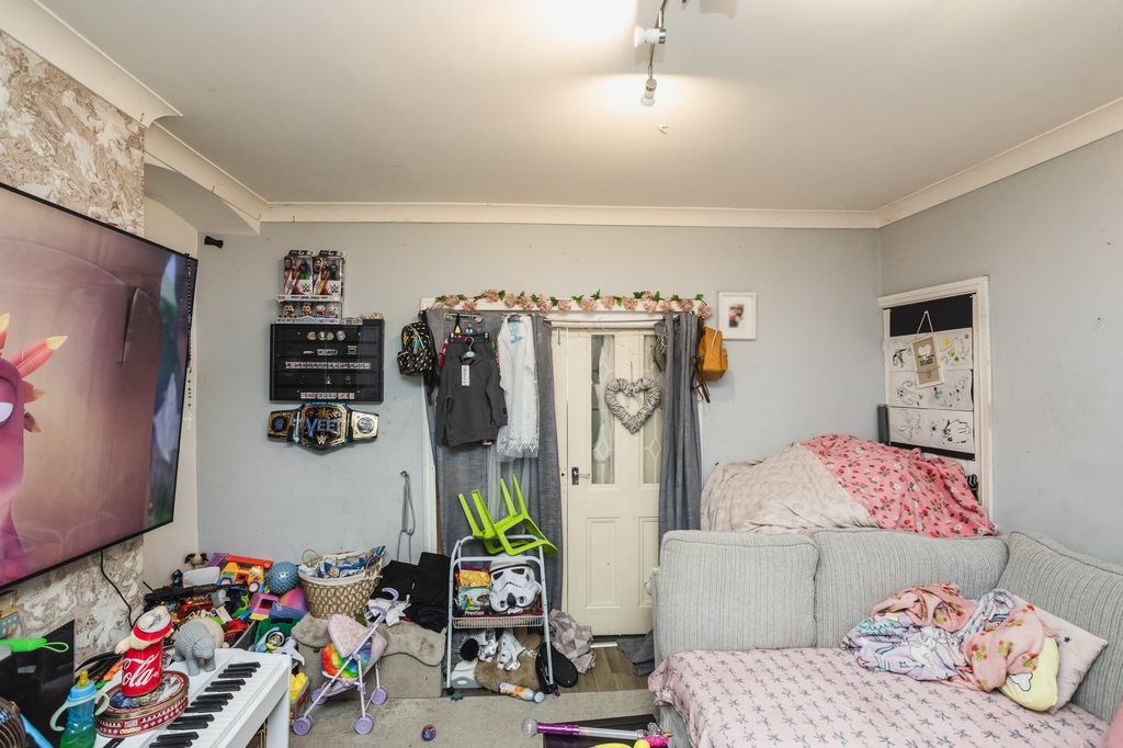 Property photo 3 of 18