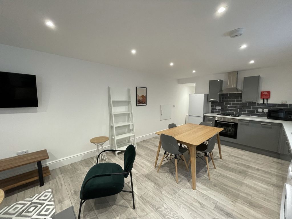 Property photo 3 of 9 A Modern And Inviting Kitchenette With Ample Space...