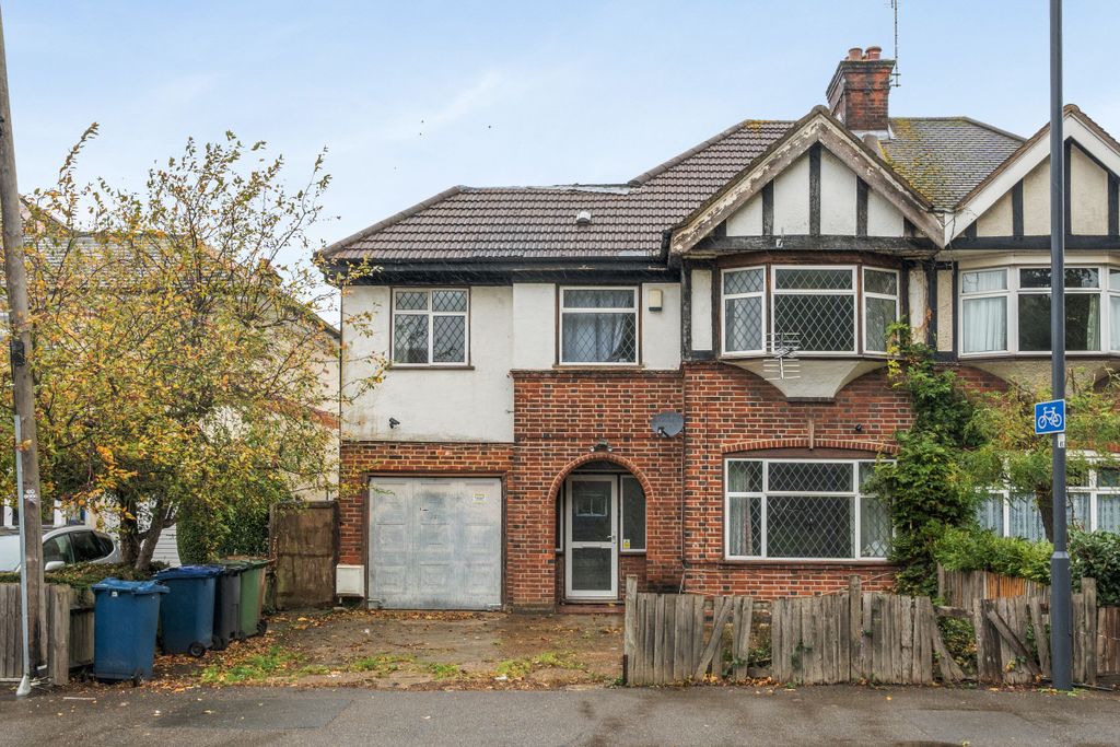 Property photo 1 of 11