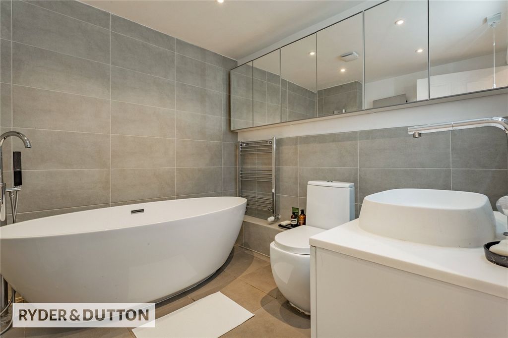 Property photo 1 of 26 Bathroom