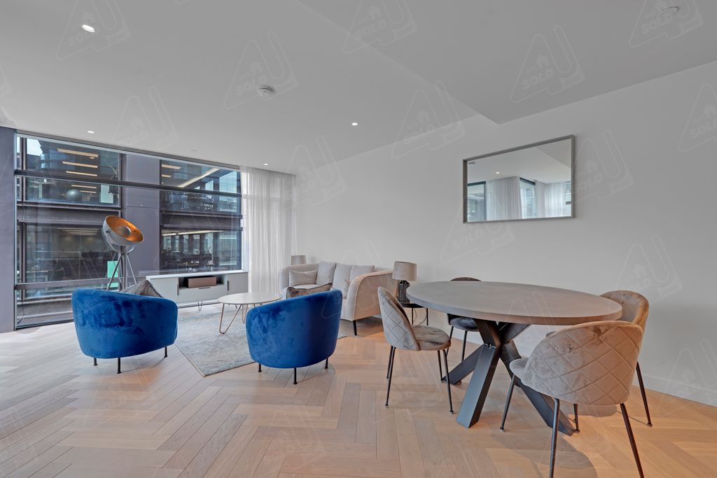 Property photo 3 of 10 Luxurious 2 Bedroom Apartment In Principal Towers