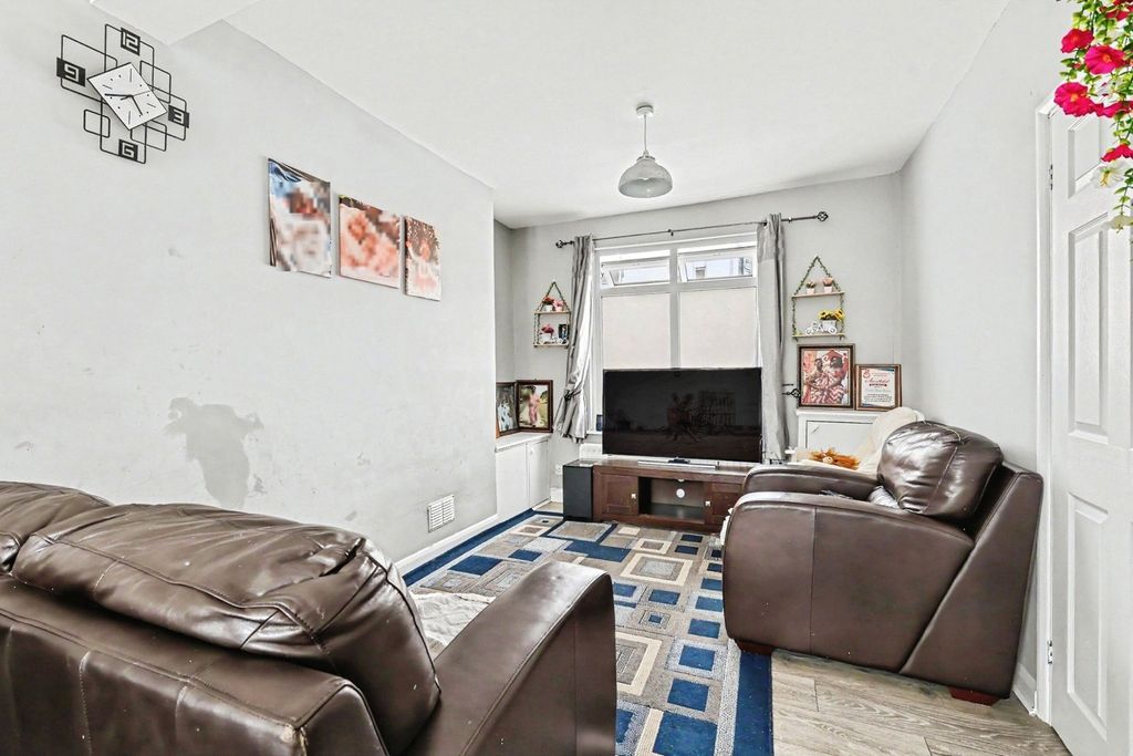 Property photo 2 of 15 Pbox-Img.Jpg