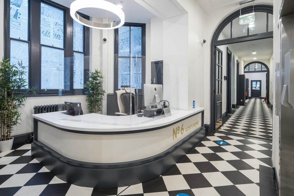 Property photo 3 of 19 Reception