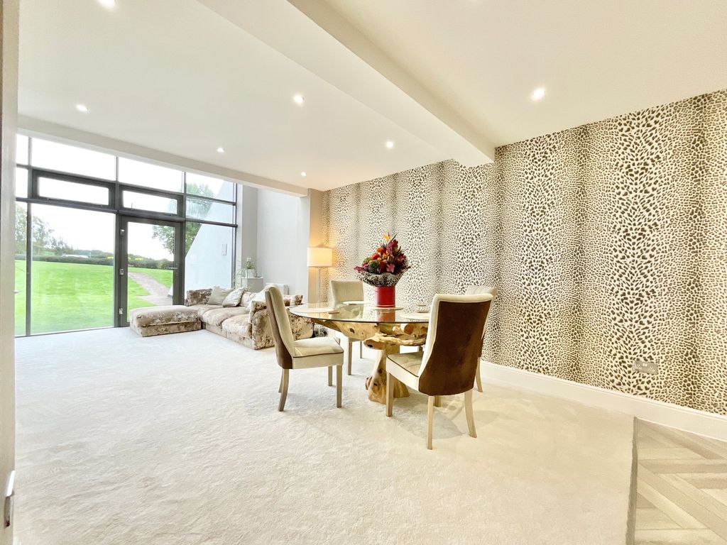 Property photo 3 of 26