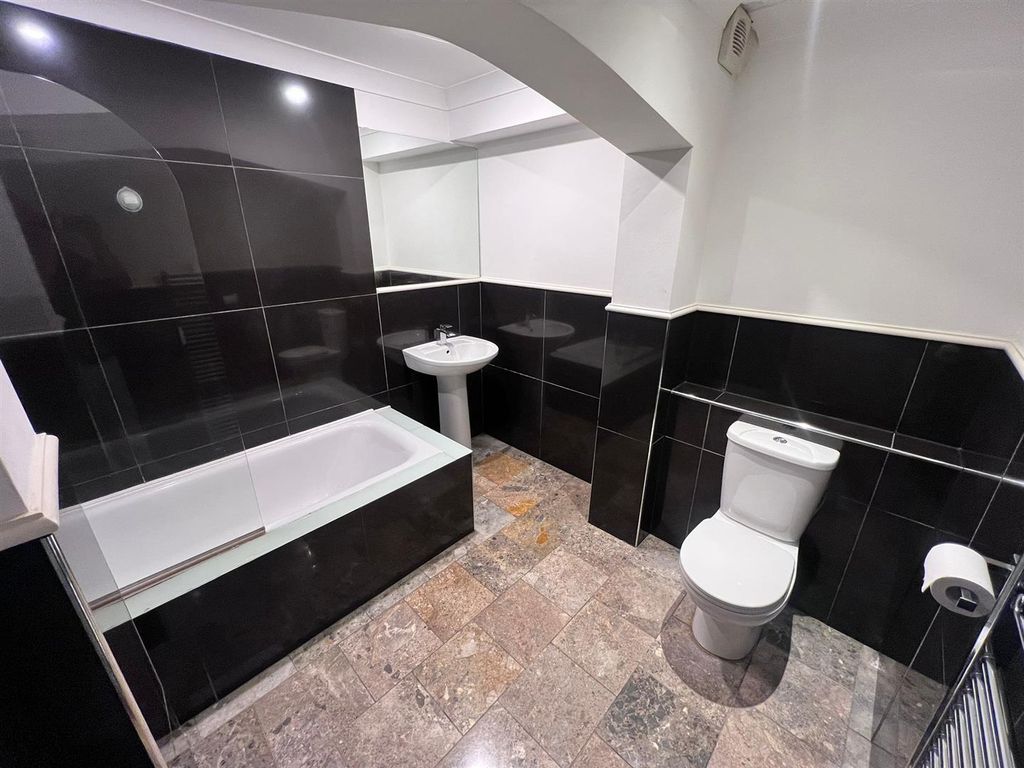 Property photo 3 of 13 Bathroom.Jpg