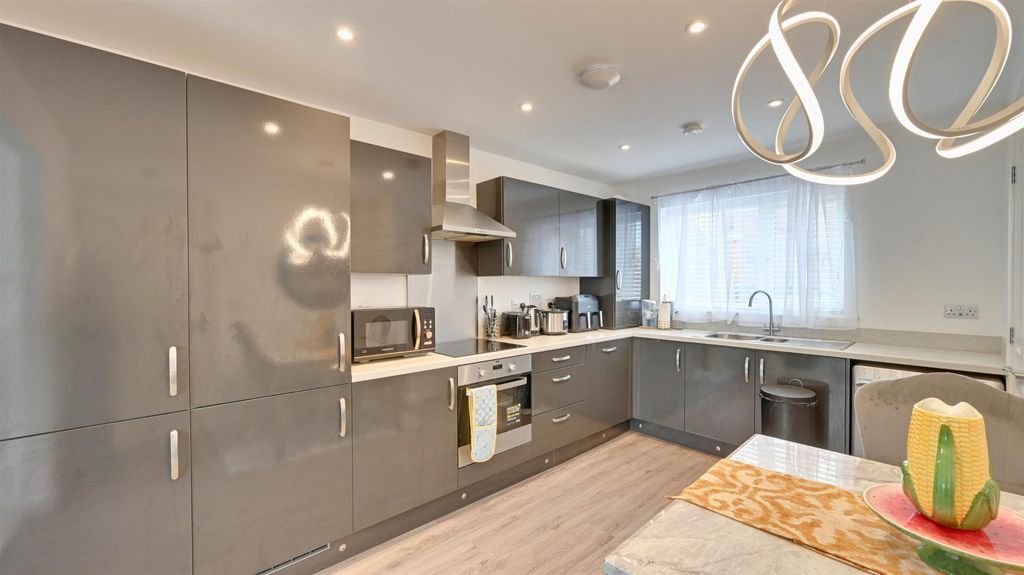 Property photo 3 of 22 Kitchen/Diner