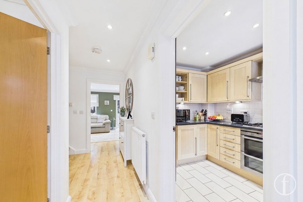 Property photo 2 of 21