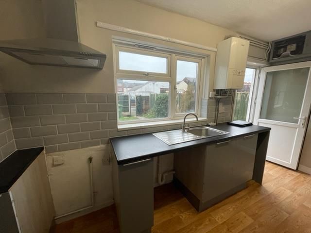 Property photo 3 of 11 Kitchen