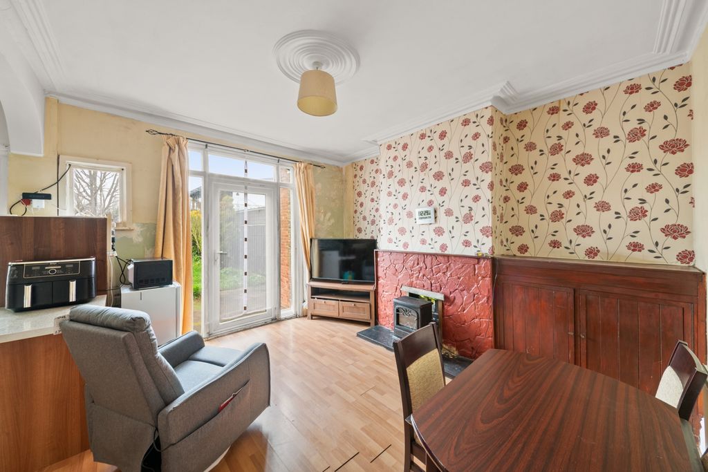 Property photo 3 of 12 3