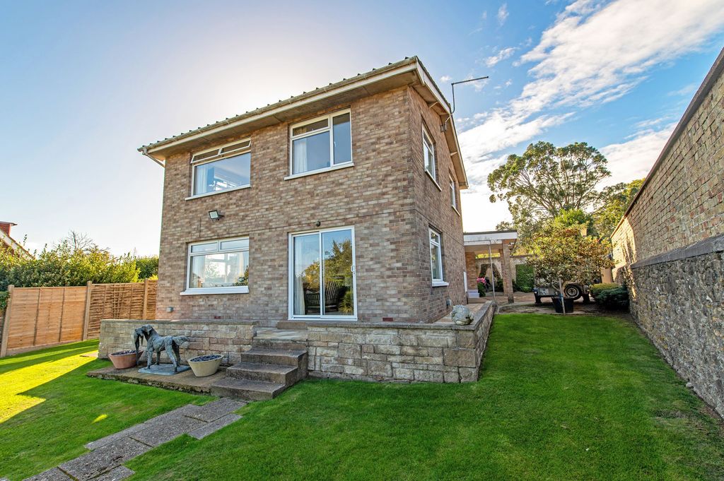Property photo 1 of 28