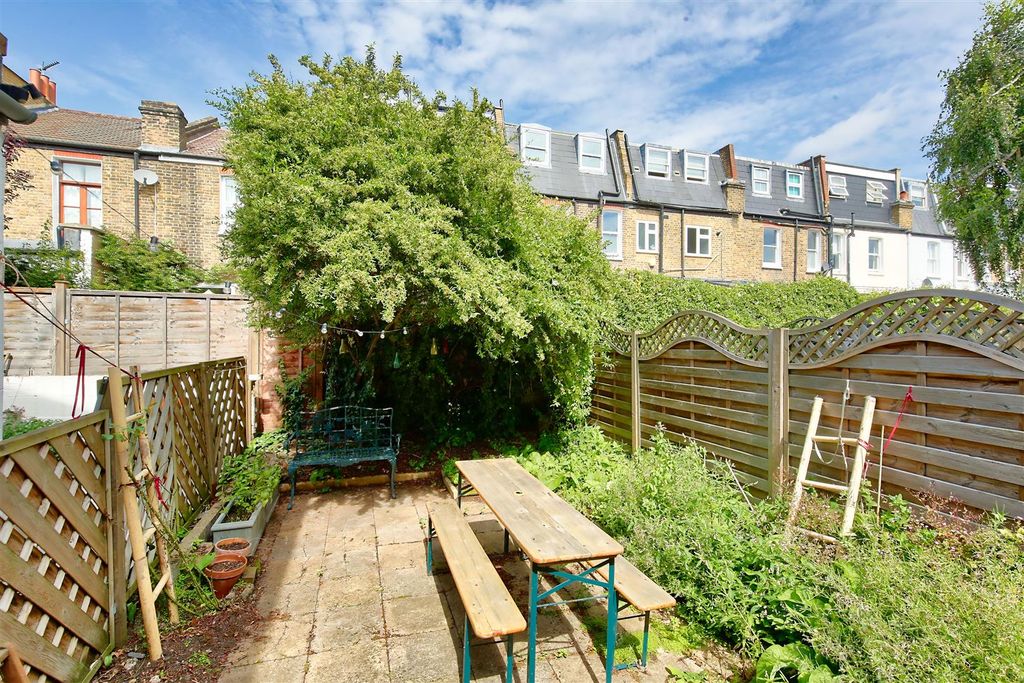 Property photo 3 of 12 81A_Penwith_Road_Image2_17517_4.Jpg