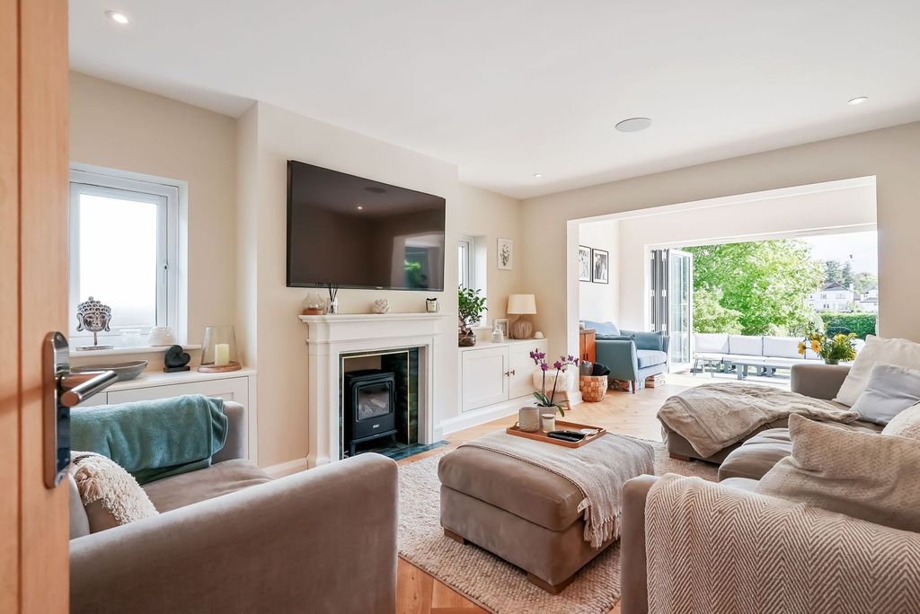 Property photo 3 of 25