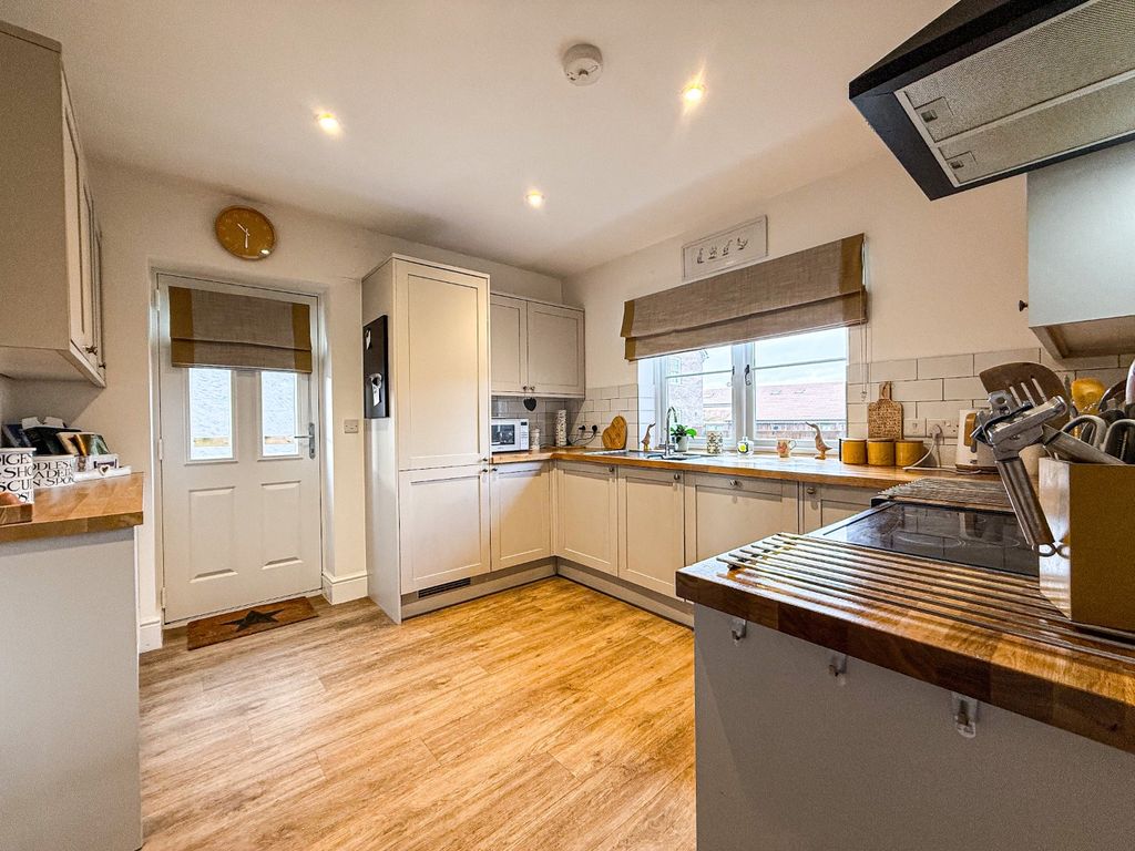 Property photo 3 of 18 4859463