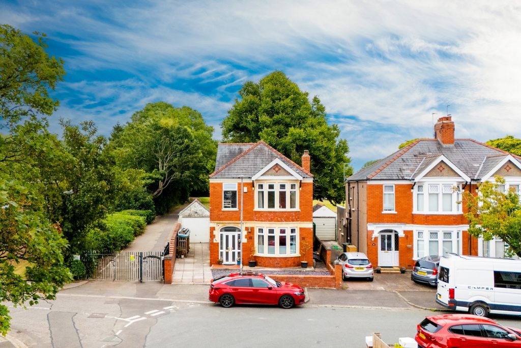 Property photo 1 of 48 Award-Winning Media Team On Every Listing_3