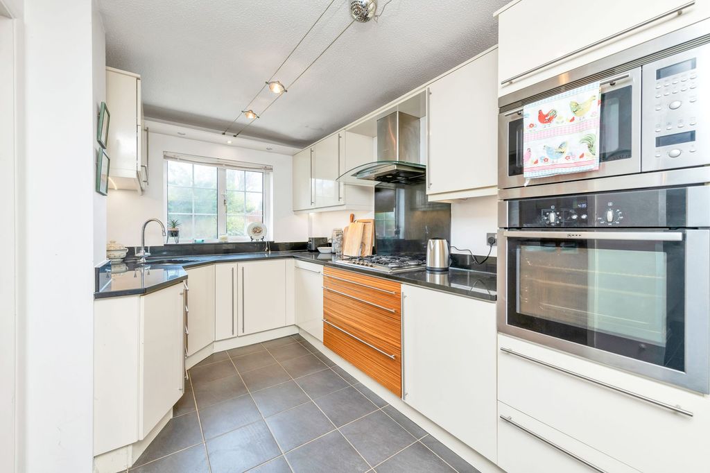 Property photo 3 of 19