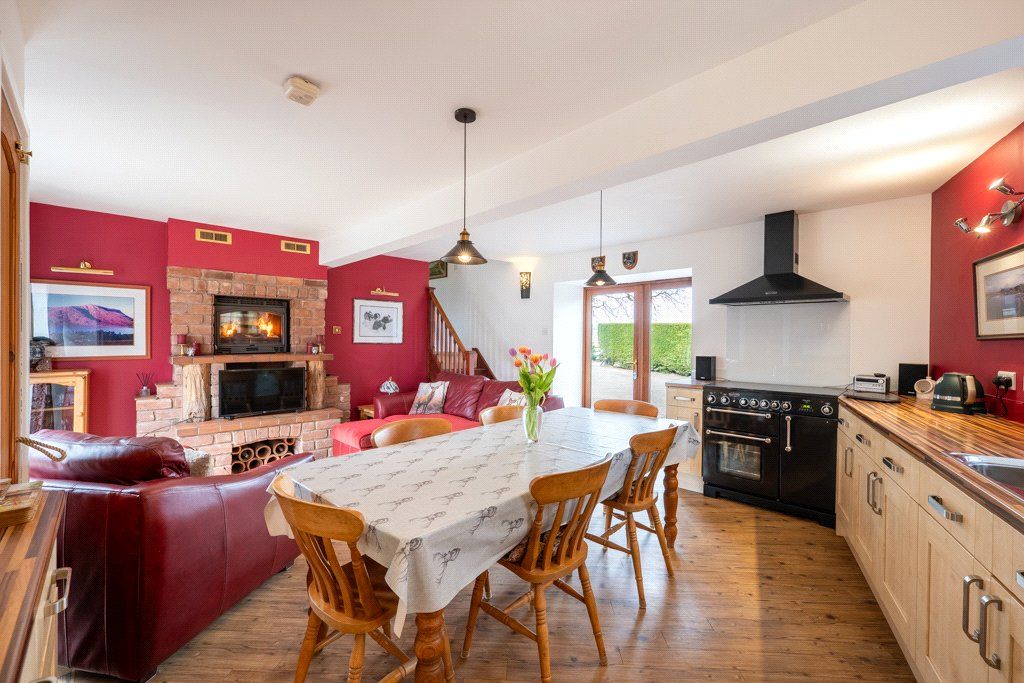 Property photo 3 of 12 Kitchen/Dining