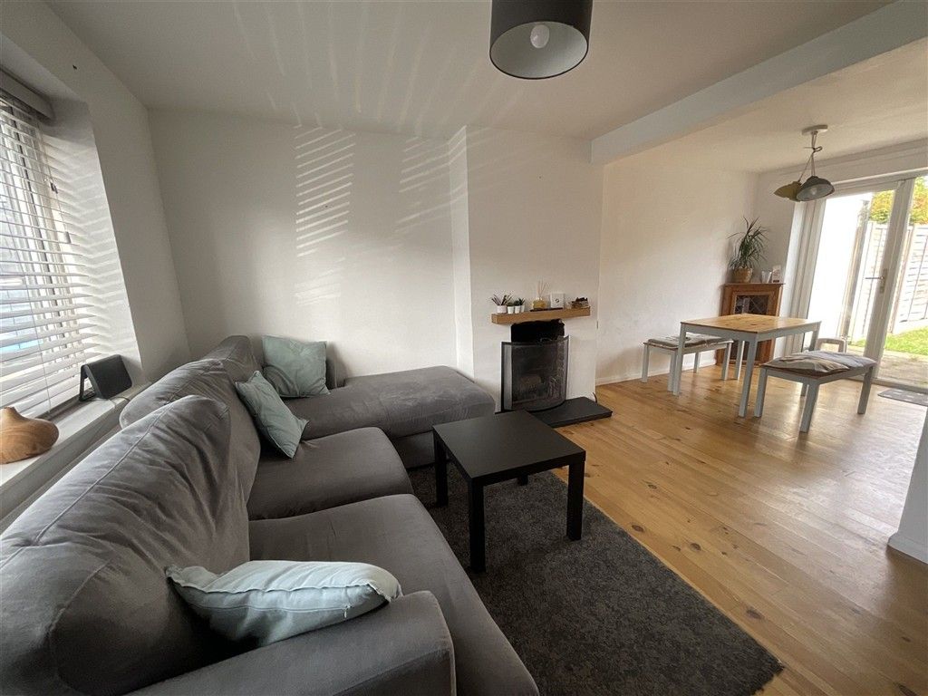 Property photo 3 of 14 Lounge