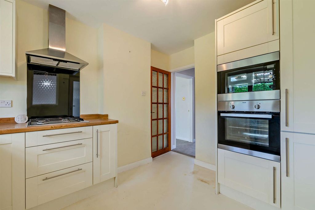 Property photo 2 of 14 8656790-Interior07-800.Jpg