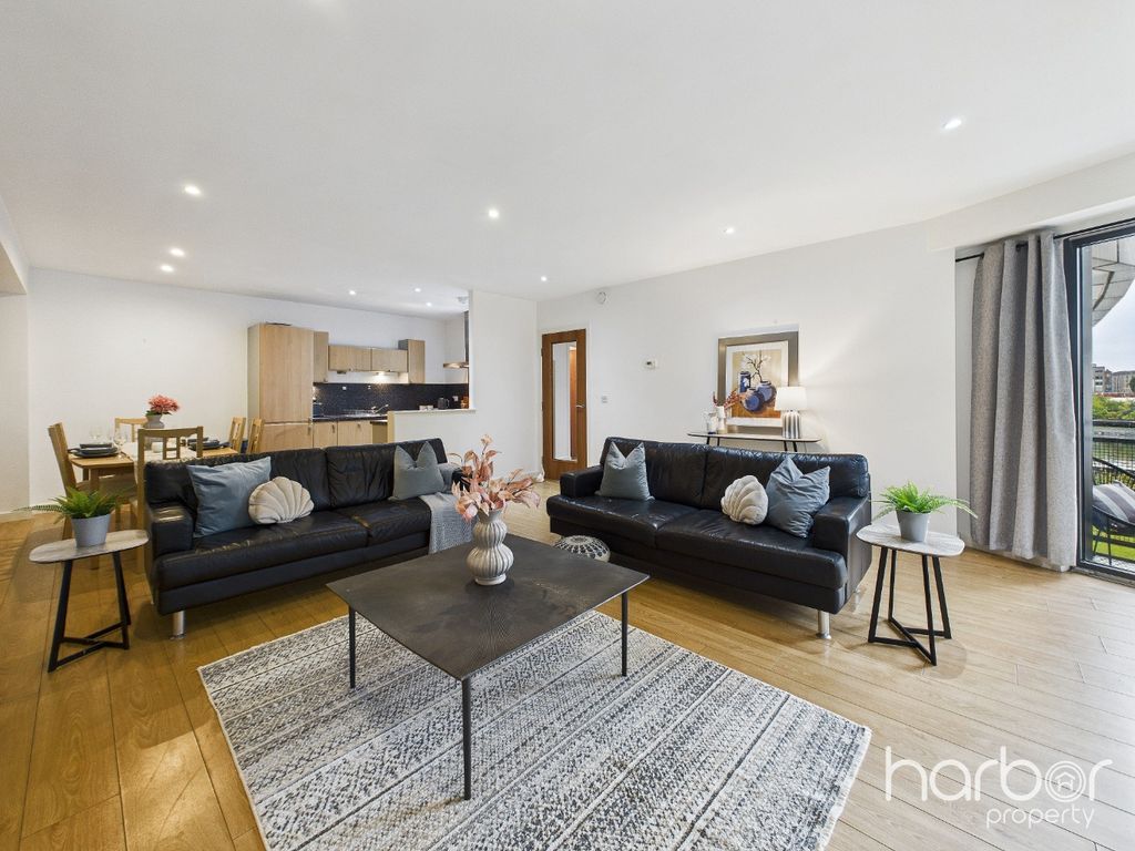 Property photo 3 of 15 4605087