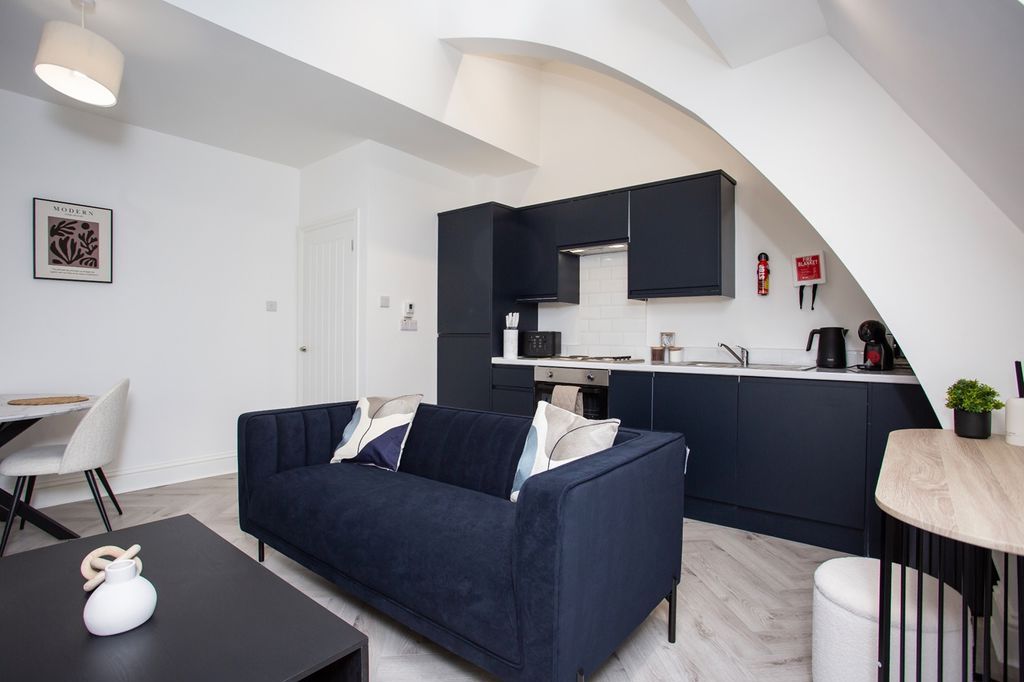 Property photo 3 of 12 Photo 6