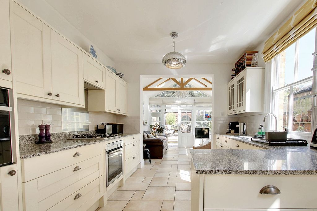 Property photo 3 of 35