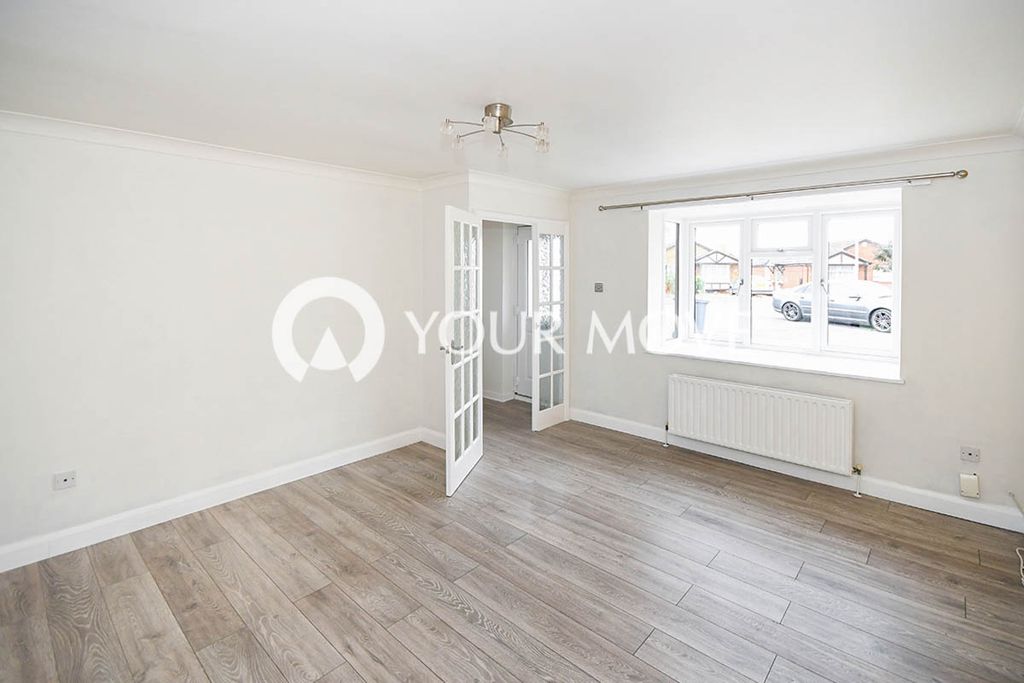 Property photo 3 of 8 Lounge