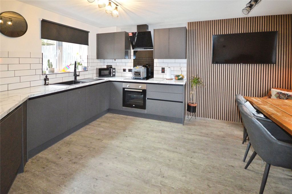 Property photo 2 of 17 Kitchen/Dining Room