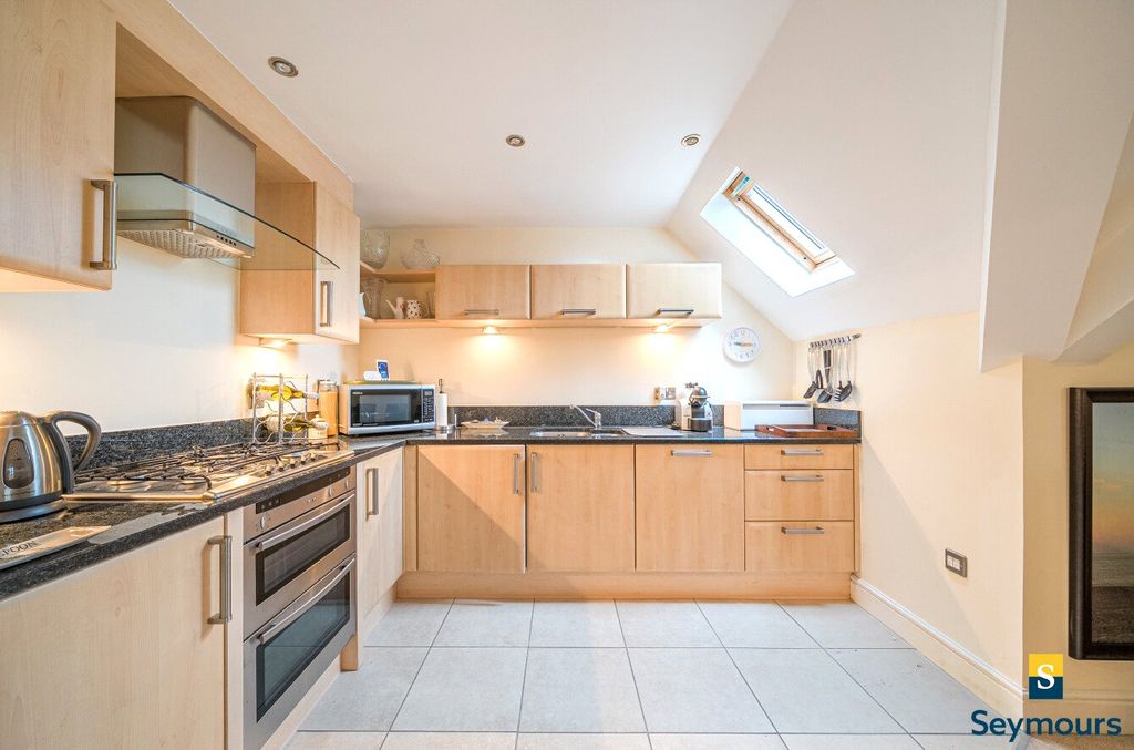 Property photo 3 of 14 Kitchen