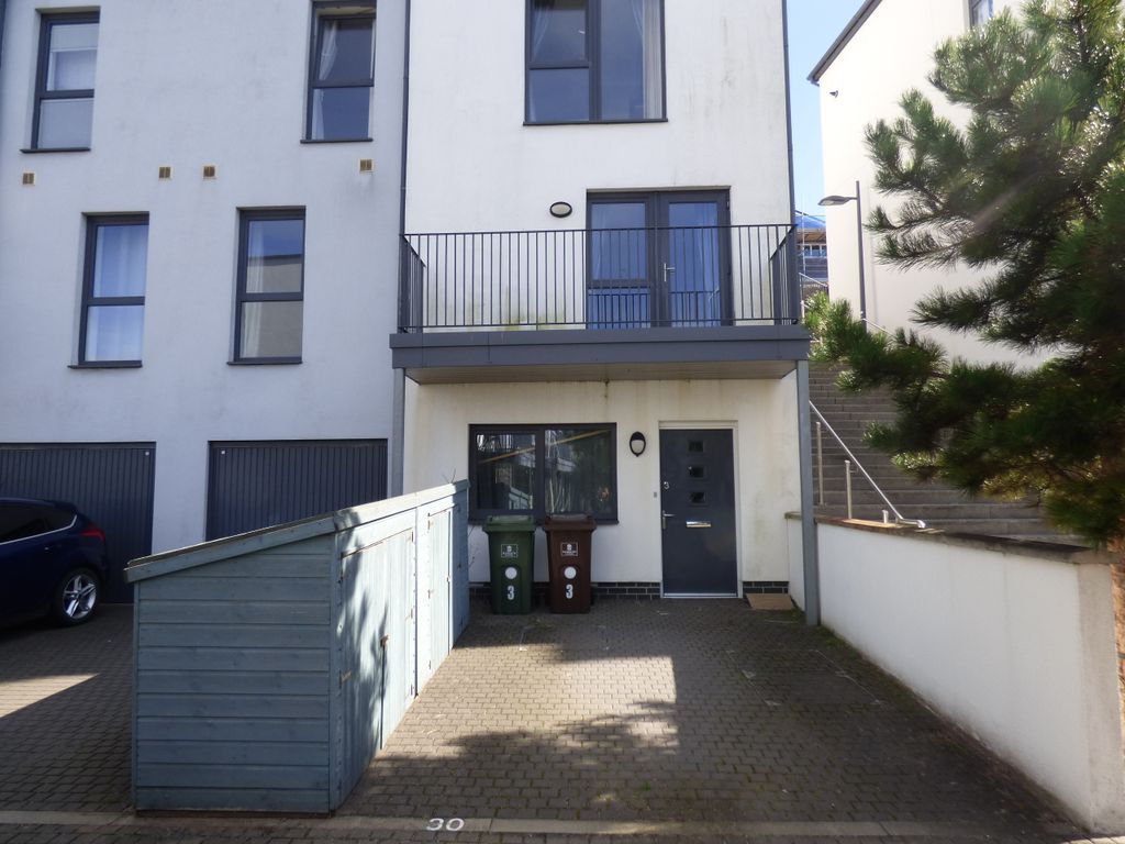 Property photo 1 of 10 Front
