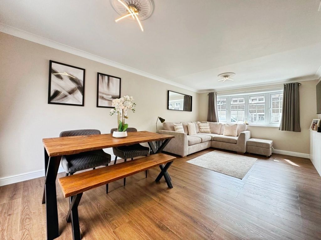Property photo 3 of 19 Pbox-Img.Jpg